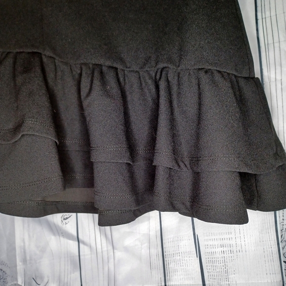 Black Ruffle pull on skirt - Picture 6 of 10